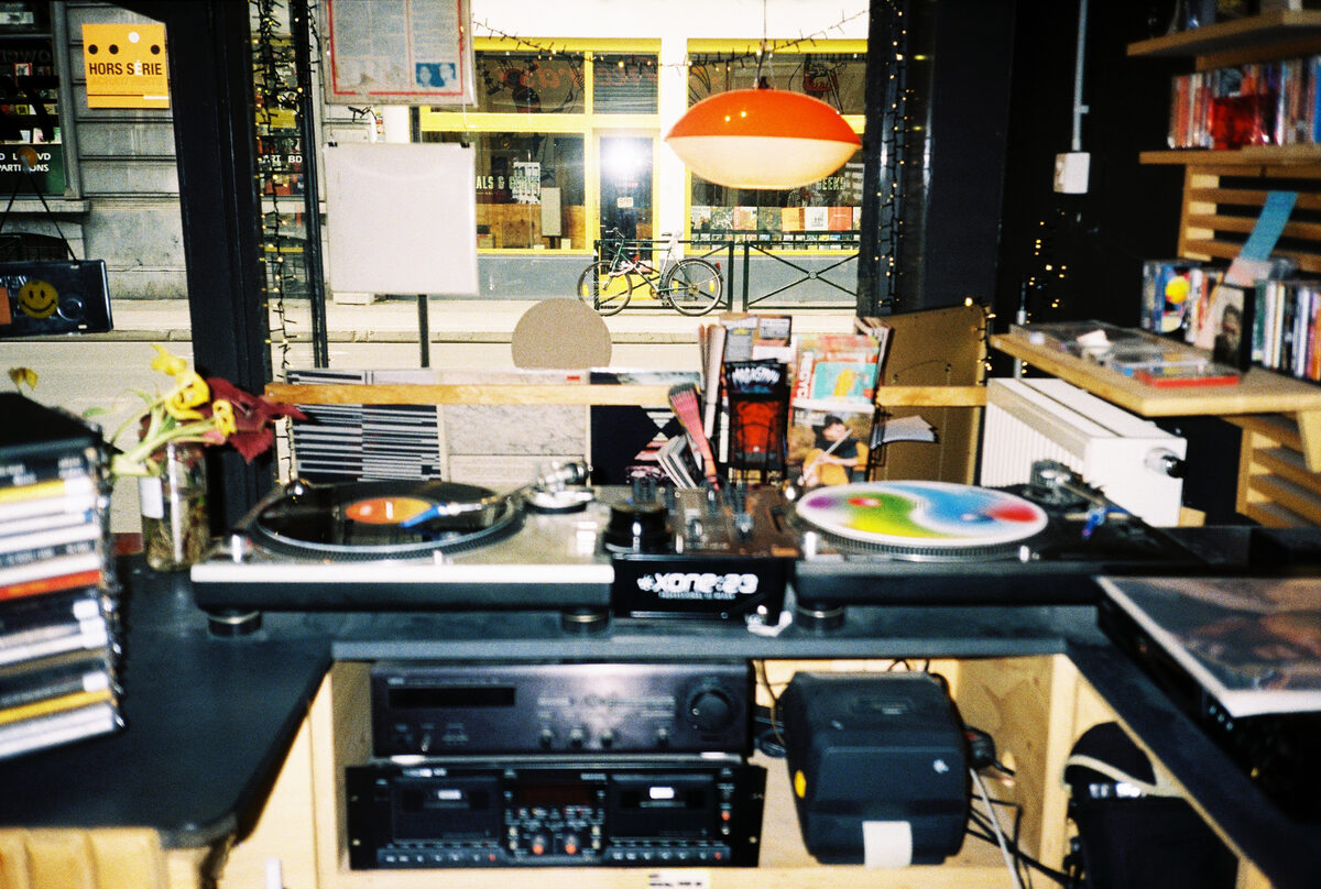 Turntable booth at 72records
